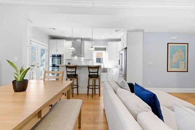 645 E 6th St, Boston, MA 02127