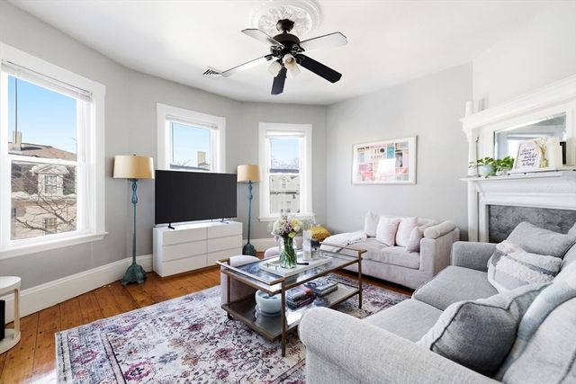 645 E 6th St, Boston, MA 02127