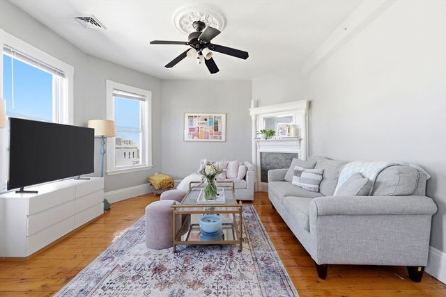 645 E 6th St, Boston, MA 02127