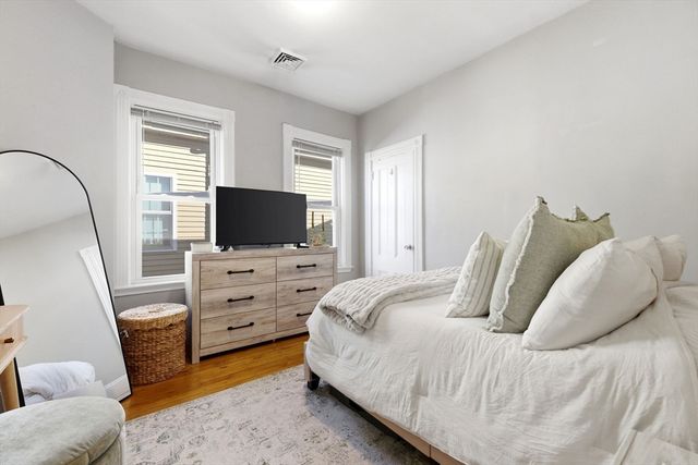 645 E 6th St, Boston, MA 02127