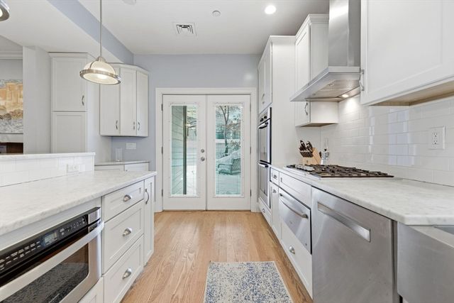 645 E 6th St, Boston, MA 02127