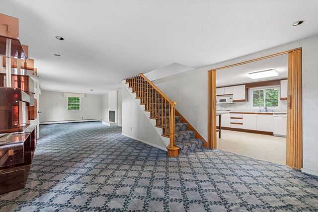 166 Pine St, Manchester, MA 01944