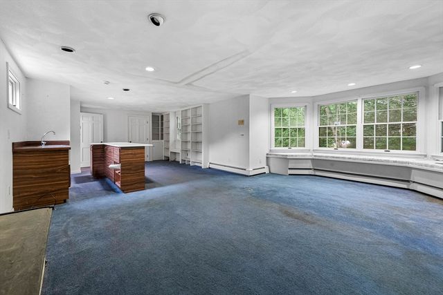 166 Pine St, Manchester, MA 01944