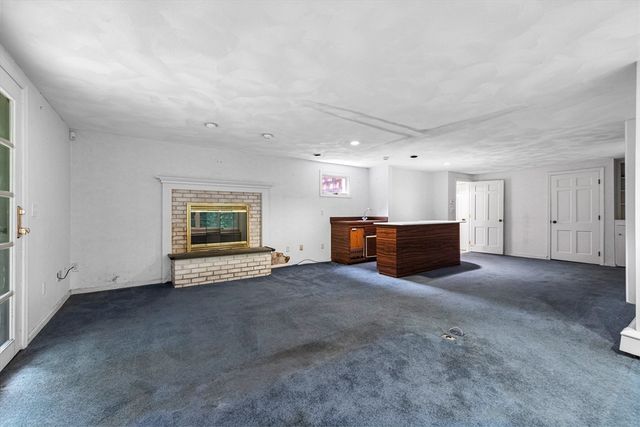 166 Pine St, Manchester, MA 01944