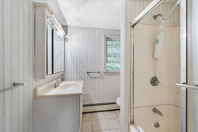 166 Pine St, Manchester, MA 01944