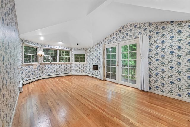 166 Pine St, Manchester, MA 01944