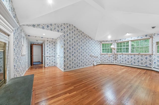 166 Pine St, Manchester, MA 01944