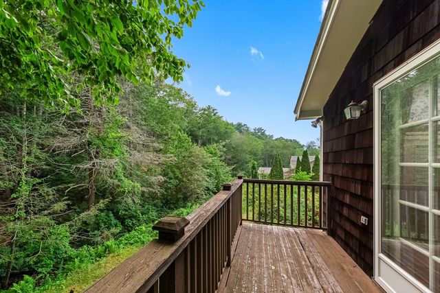 166 Pine St, Manchester, MA 01944
