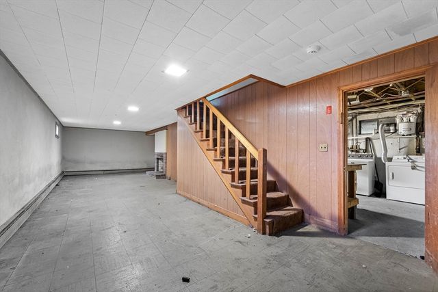 166 Pine St, Manchester, MA 01944