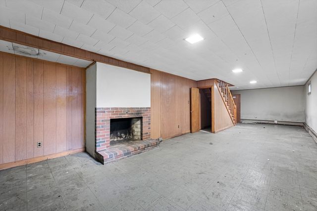 166 Pine St, Manchester, MA 01944