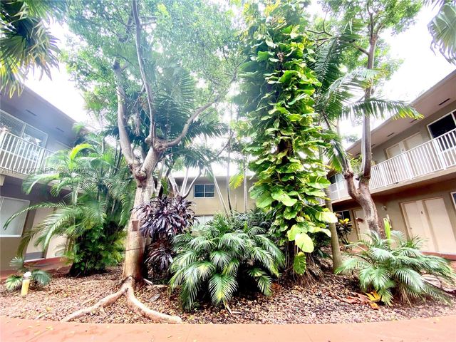 6330 SW 79th St 18, South Miami, FL 33143