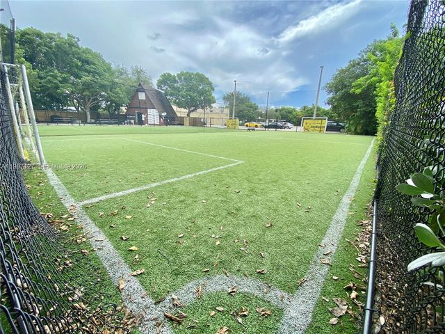 6330 SW 79th St 18, South Miami, FL 33143