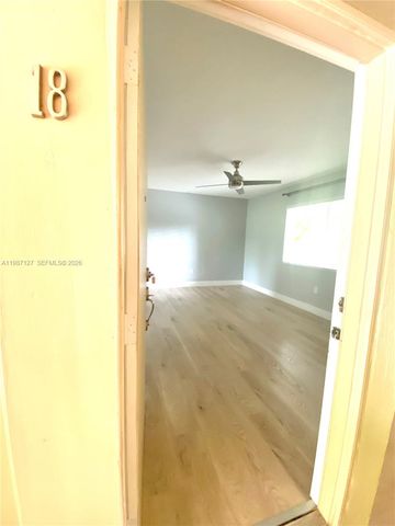 6330 SW 79th St 18, South Miami, FL 33143