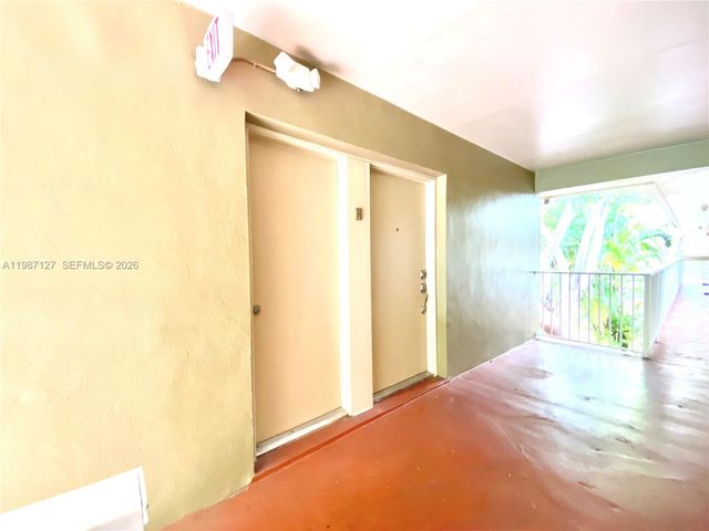 6330 SW 79th St 18, South Miami, FL 33143