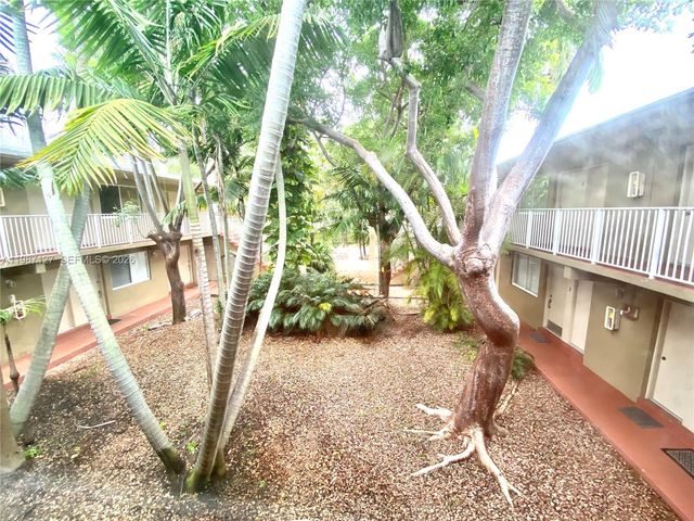 6330 SW 79th St 18, South Miami, FL 33143