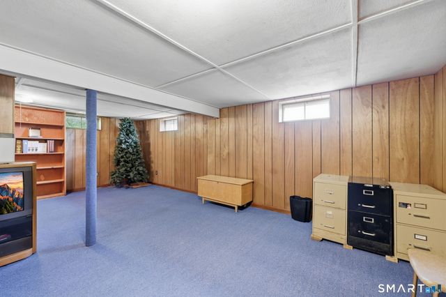 23 Middlesex Drive, Enfield, CT 06082