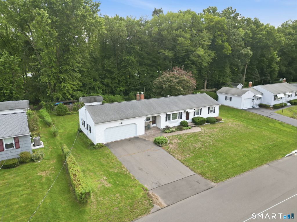 23 Middlesex Drive, Enfield, CT 06082