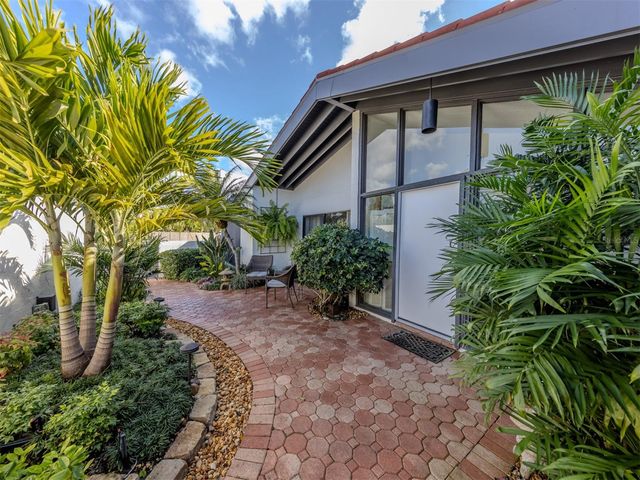 786 SARABAY ROAD 19, Osprey, FL 34229