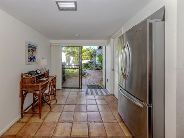 786 SARABAY ROAD 19, Osprey, FL 34229