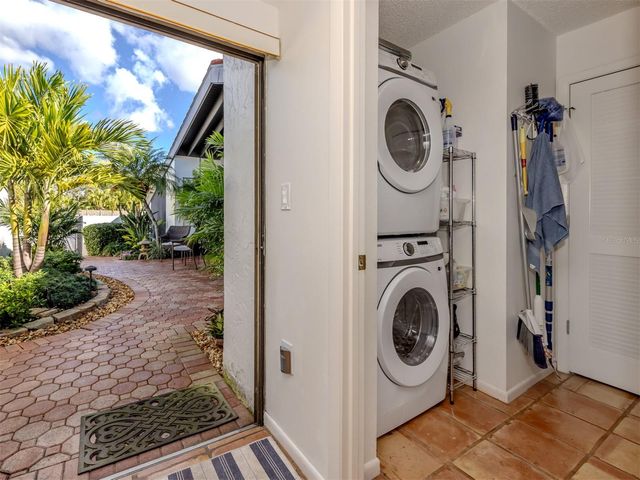 786 SARABAY ROAD 19, Osprey, FL 34229