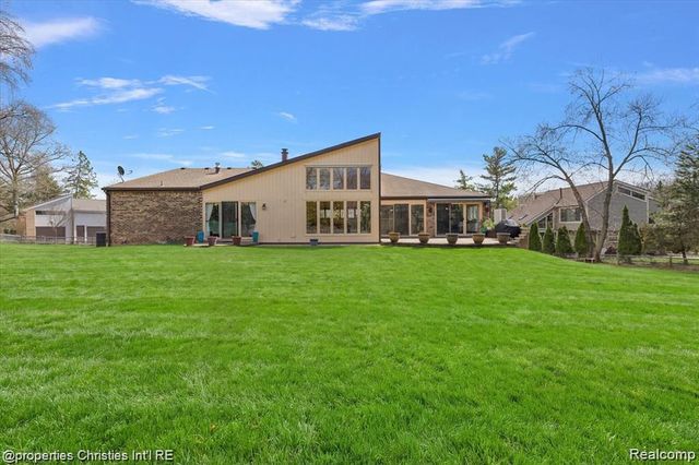 4566 Walden Drive, Bloomfield Hills, MI 48301