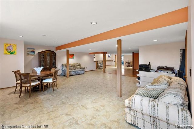 4566 Walden Drive, Bloomfield Hills, MI 48301