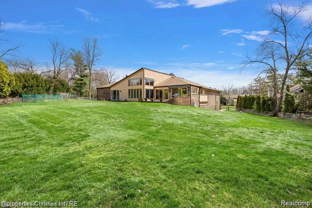4566 Walden Drive, Bloomfield Hills, MI 48301