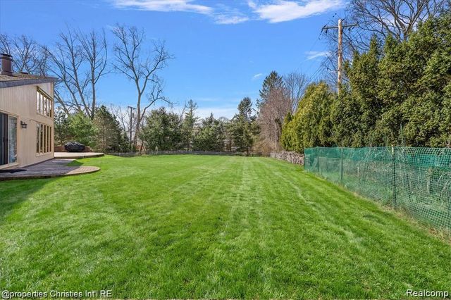 4566 Walden Drive, Bloomfield Hills, MI 48301