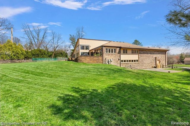 4566 Walden Drive, Bloomfield Hills, MI 48301