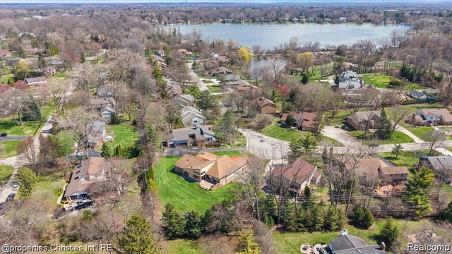 4566 Walden Drive, Bloomfield Hills, MI 48301