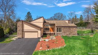4566 Walden Drive, Bloomfield Hills, MI 48301