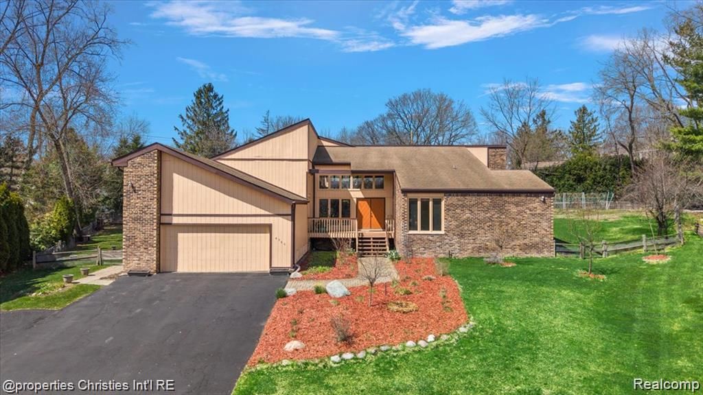 4566 Walden Drive, Bloomfield Hills, MI 48301