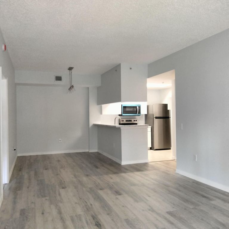 2803 Sarento Place 111, Palm Beach Gardens, FL 33410