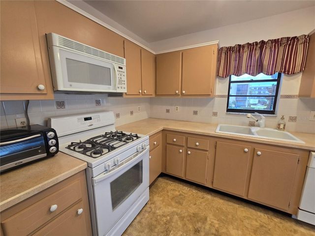 7941 58TH AVENUE N 212, St Petersburg, FL 33709