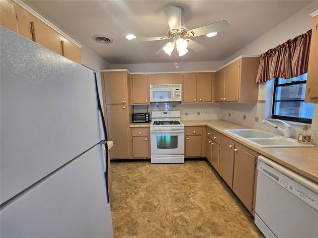 7941 58TH AVENUE N 212, St Petersburg, FL 33709