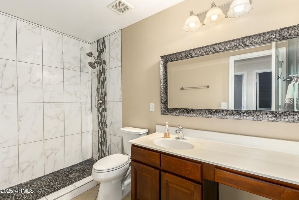 Image 18 of property listing at 3405 W IAN Drive, Laveen, AZ 85339