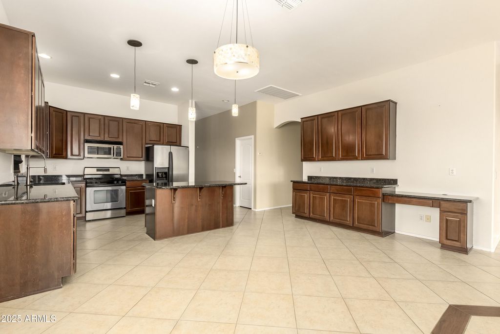 Image 7 of property listing at 3405 W IAN Drive, Laveen, AZ 85339
