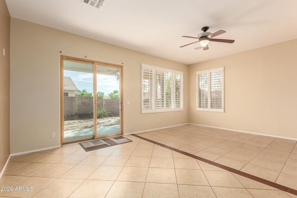 Image 9 of property listing at 3405 W IAN Drive, Laveen, AZ 85339