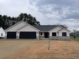 2110 ABBEY ROAD, New London, WI 54961