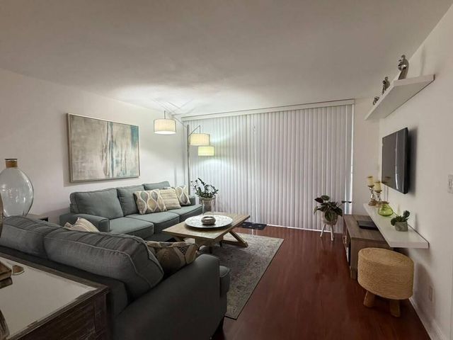 7011 Environ Boulevard 210, Lauderhill, FL 33319