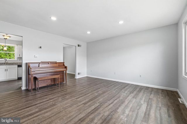 10 WEST RD, Mount Airy, MD 21771