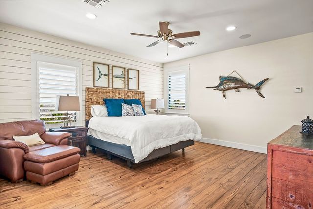 202 W Oaks Ave, Port Aransas, TX 78373