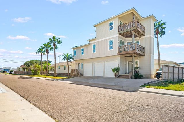 202 W Oaks Ave, Port Aransas, TX 78373