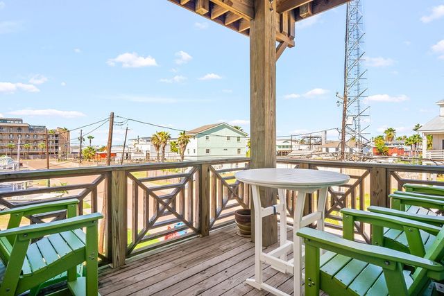 202 W Oaks Ave, Port Aransas, TX 78373