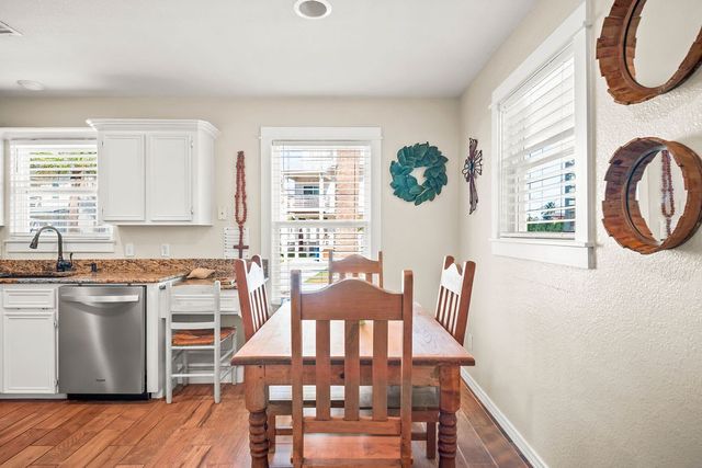 202 W Oaks Ave, Port Aransas, TX 78373