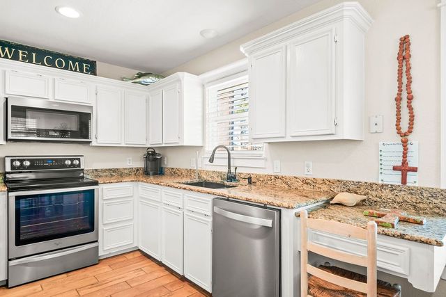 202 W Oaks Ave, Port Aransas, TX 78373