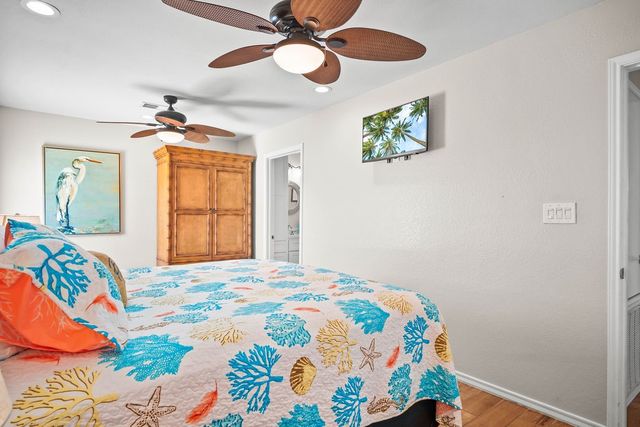 202 W Oaks Ave, Port Aransas, TX 78373