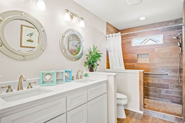 202 W Oaks Ave, Port Aransas, TX 78373