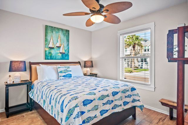 202 W Oaks Ave, Port Aransas, TX 78373