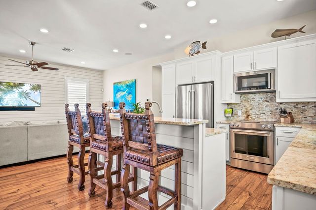 202 W Oaks Ave, Port Aransas, TX 78373